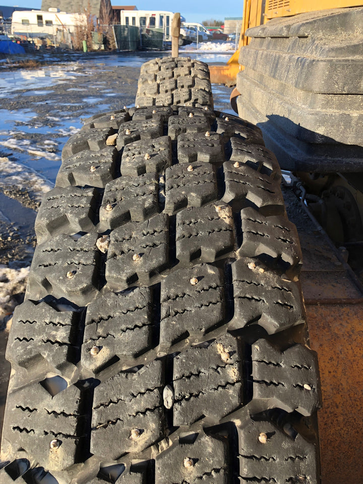 Large Tractor Tire Studs | Model 1912